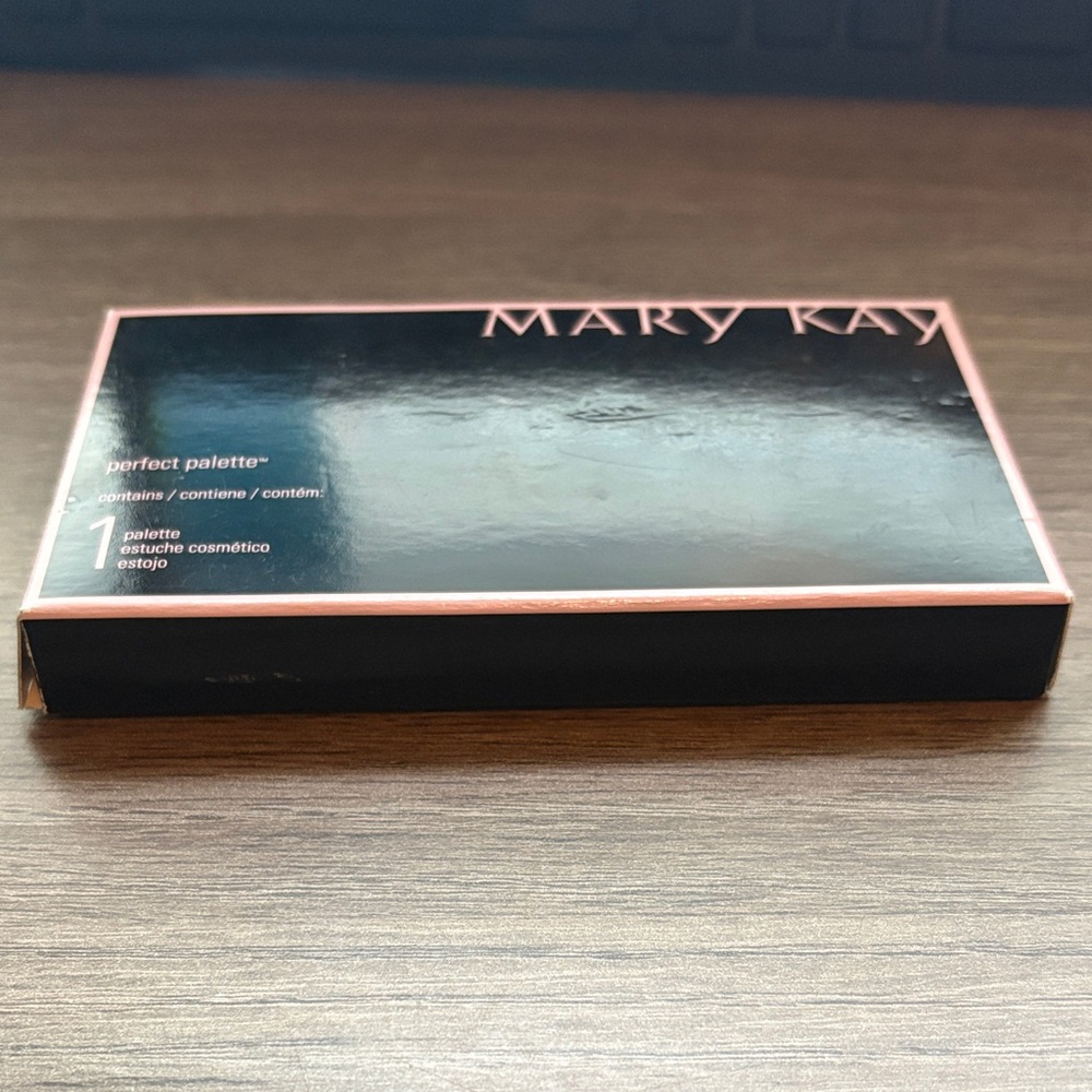 Mary Kay Perfect Palette / Refillable Compact (unfilled)  new in box